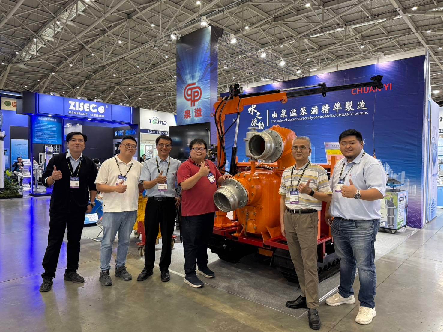 泉溢電機參加2025國際水週展,履帶液壓抽水機驚艷現場